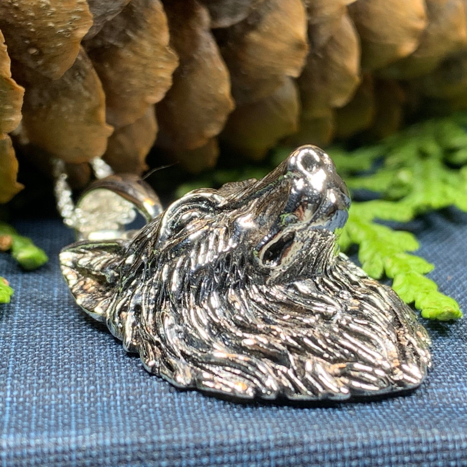 Aesir Wolf Necklace — view 9