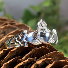 Load image into Gallery viewer, Finnea Claddagh Ring
