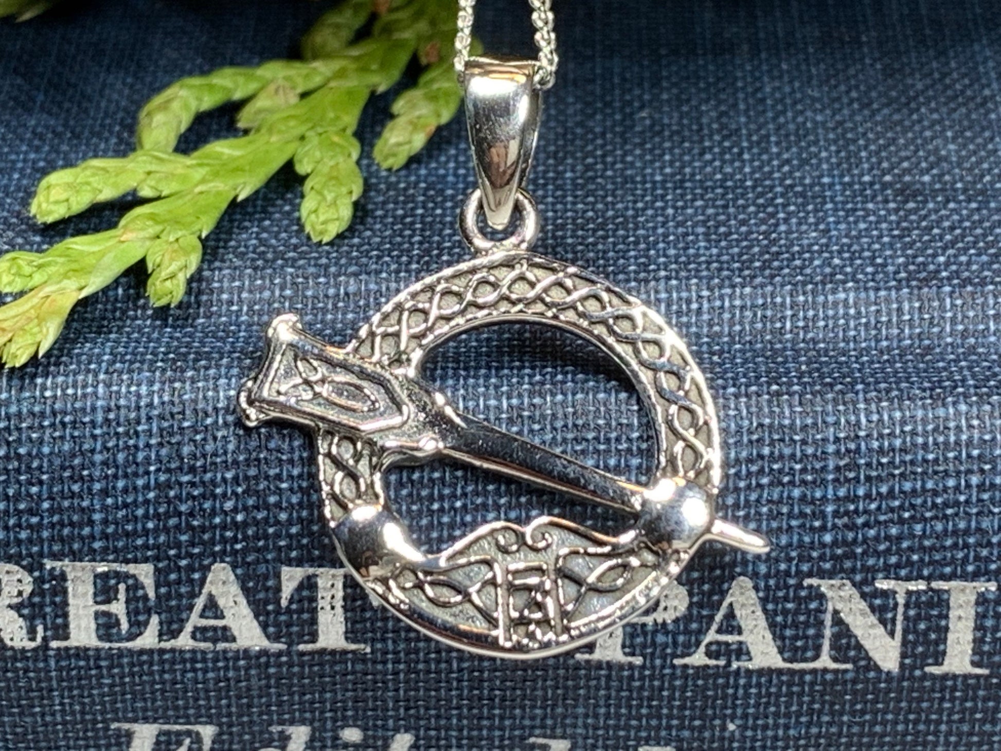 Viona Celtic Necklace — view 2