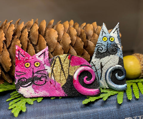 Load image into Gallery viewer, Whimsical Sitting Cat Brooch - Handmade in Scotland
