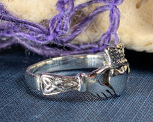 Load image into Gallery viewer, Fossa Claddagh Ring
