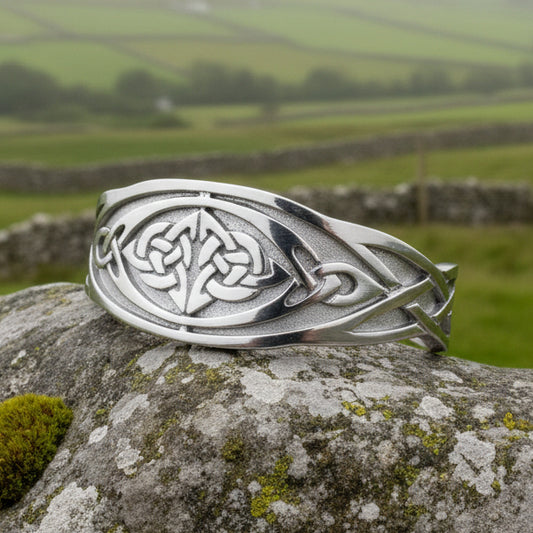 Celtic Knot Bracelet, Celtic Jewelry, Irish Jewelry, Bangle Bracelet, Scotland Jewelry, Wiccan Jewelry, Wife Gift, Girlfriend Gift