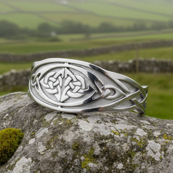 Celtic Knot Bracelet, Celtic Jewelry, Irish Jewelry, Bangle Bracelet, Scotland Jewelry, Wiccan Jewelry, Wife Gift, Girlfriend Gift