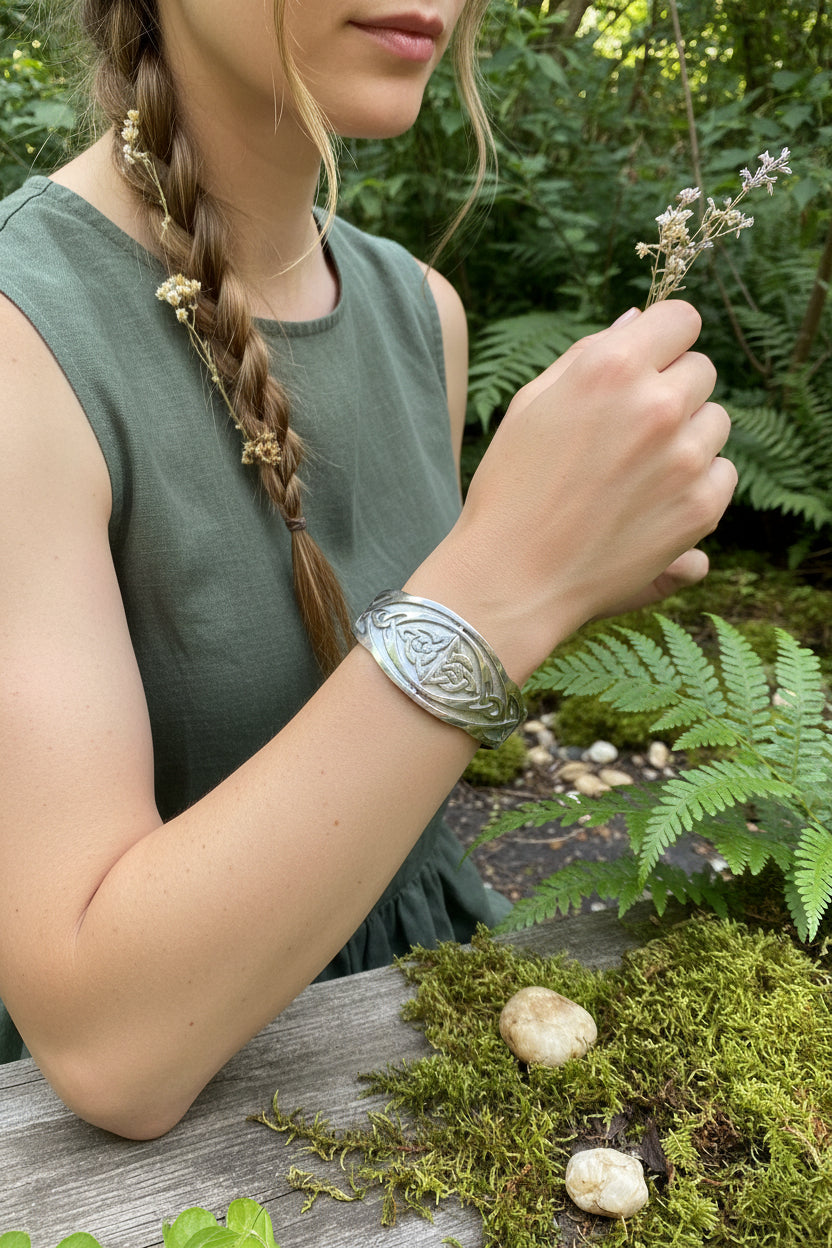 Celtic Knot Bracelet, Celtic Jewelry, Irish Jewelry, Bangle Bracelet, Scotland Jewelry, Wiccan Jewelry, Wife Gift, Girlfriend Gift