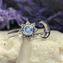 Load image into Gallery viewer, Artume Crescent Moon Ring 02

