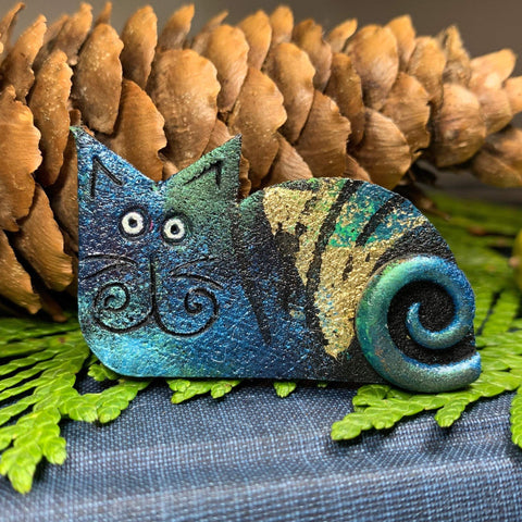 Load image into Gallery viewer, Quirky Cat Brooch
