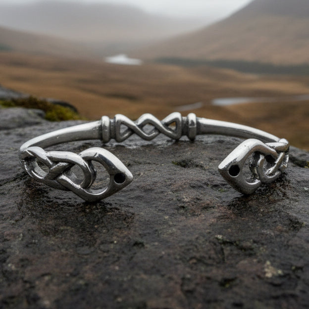 Celtic Knot Bracelet, Celtic Jewelry, Irish Bangle Bracelet, Scotland Jewelry, Ireland Jewelry, Celtic Cuff, Wife Gift, Girlfriend Gift