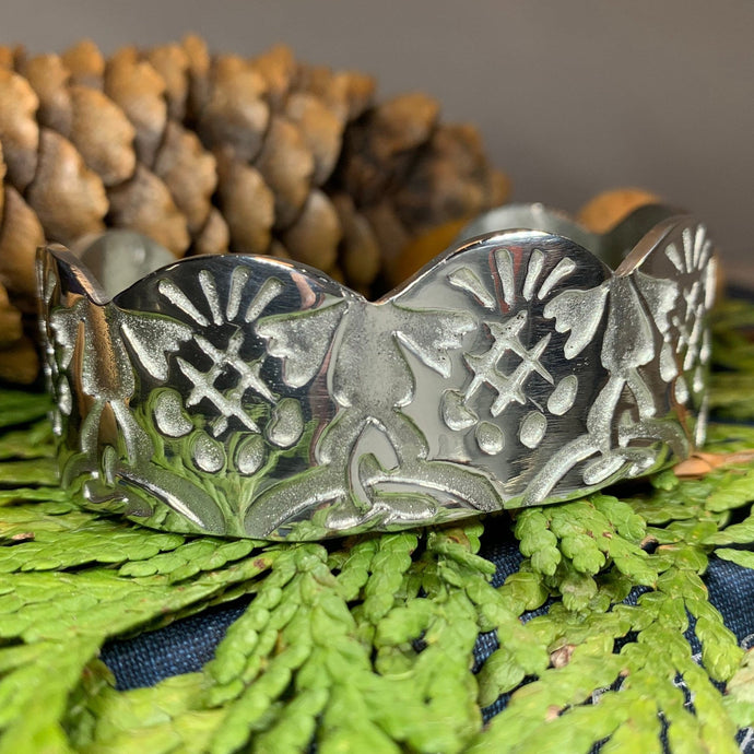 Thistle Bracelet, Celtic Jewelry, Bangle Bracelet, Nature Jewelry, Scotland Jewelry, Wife Gift, Girlfriend Gift, Pewter Cuff Bracelet