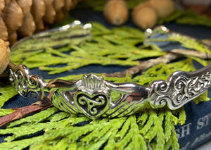 Claddagh Bracelet, Celtic Jewelry, Irish Jewelry, Ireland Gift, Bridal Jewelry, Heart Jewelry, Girlfriend Gift, Wife Gift, Anniversary Gift