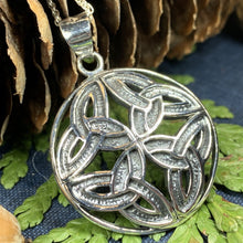 Load image into Gallery viewer, Trinity Knot Necklace, Celtic Knot Jewelry, Irish Jewelry, Scotland Jewelry, Triquetra Pendant, Wiccan Jewelry, Pagan Jewelry, Mom Gift
