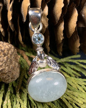 Load image into Gallery viewer, Bee Aquamarine Necklace 02
