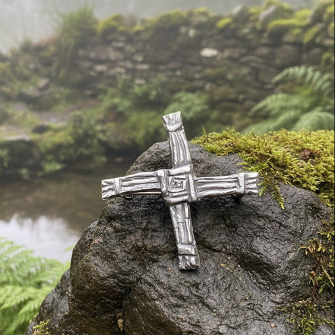 Load image into Gallery viewer, Saint Bridget's Cross Brooch, Celtic Pin, Religious Jewelry, Irish Cross Pin, Celtic Cross Gift, Sister Gift, Mom Gift, Ireland Gift
