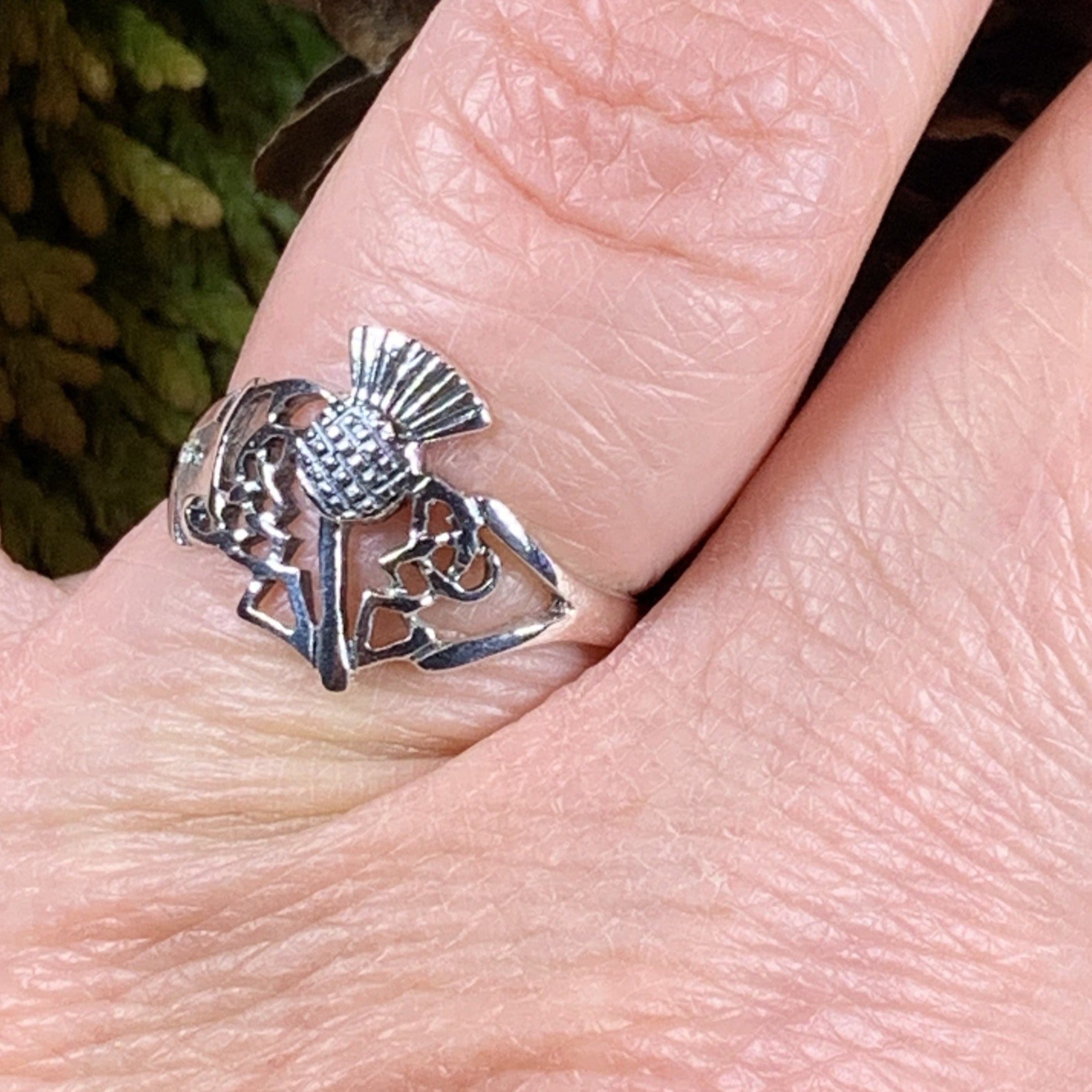 Akira Thistle Ring 05