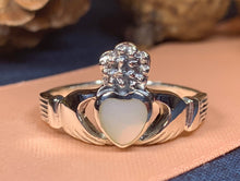 Load image into Gallery viewer, Aurora Claddagh Ring 02
