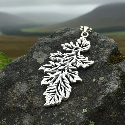Load image into Gallery viewer, Oak Leaf Necklace, Celtic Necklace, Nature Necklace, Mom Gift, Woodland Jewelry, Tree Necklace, Wiccan Jewelry, Forest Jewelry
