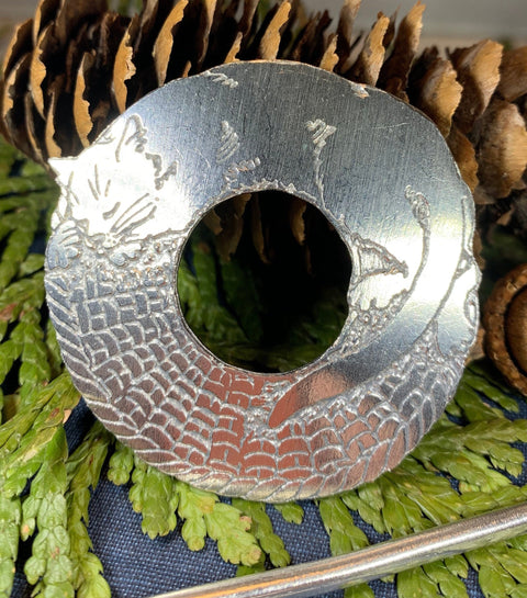Load image into Gallery viewer, Cat Scarf Ring, Scotland Jewelry, Irish Jewelry, Celtic Jewelry, Cat Shawl Pin, Celtic Spiral Jewelry, Sister Gift, Scarf Slide
