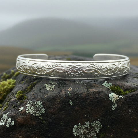 Load image into Gallery viewer, Celtic Knot Bracelet, Celtic Jewelry, Irish Bangle Bracelet, Scotland Jewelry, Ireland Jewelry, Celtic Cuff, Wife Gift, Girlfriend Gift
