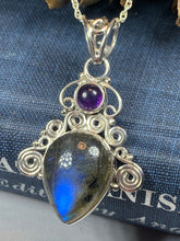 Load image into Gallery viewer, Blaise Labradorite Necklace 04
