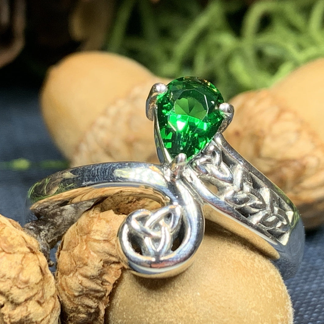 Lab Emerald Celtic Knot 7x5 Emerald-Cut Engagement ring - 14K Yellow Gold  |JewelsForMe