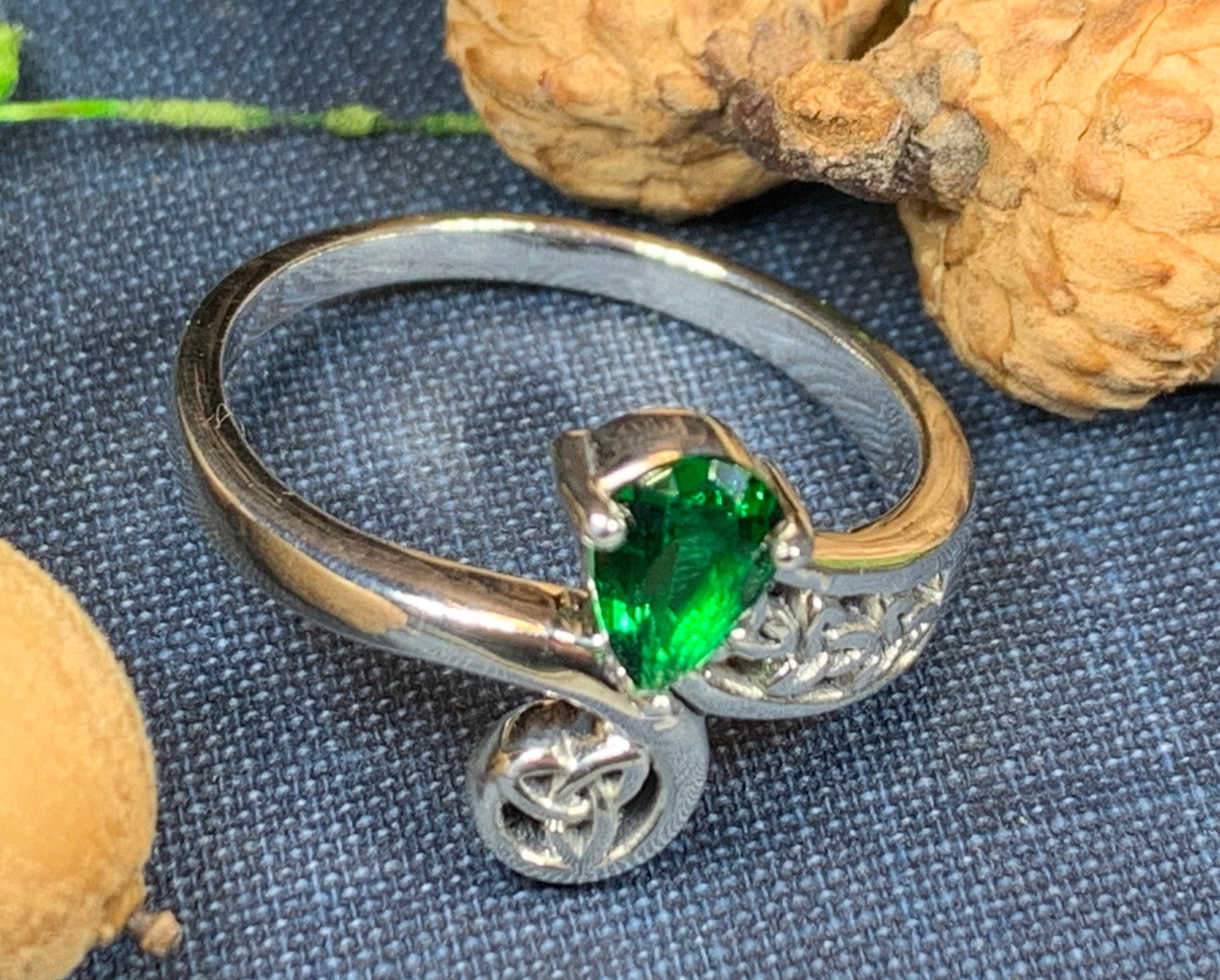 Jewelssilvercraft 0.99 Carat Celtic Heart to Heart Shape Green Emerald  Women's Engagement Ring 14K Rose Gold Plated. (4) | Amazon.com