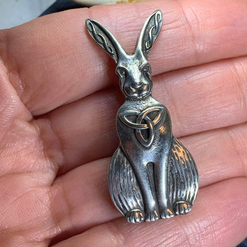 Load image into Gallery viewer, Rabbit Pin, Nature Jewelry, Trinity Knot Brooch, Mom Gift, Hare Brooch, Bunny Pin, Animal Jewelry, Celtic Brooch, Wiccan Jewelry, Wife Gift
