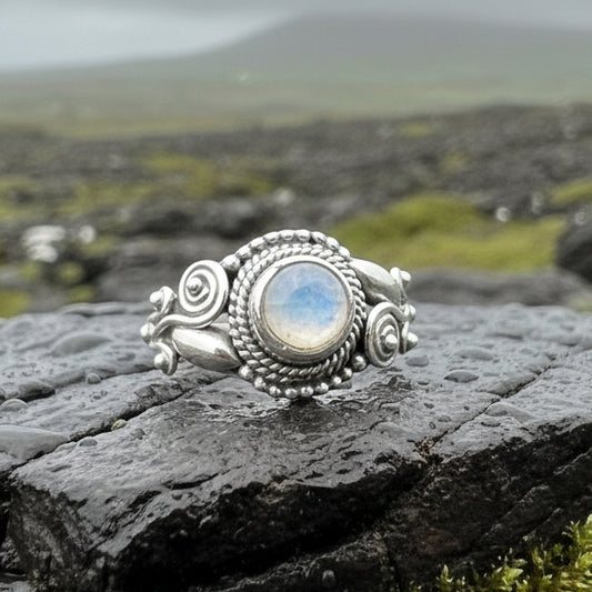 Celtic Vines Ring, Celtic Jewelry, Irish Jewelry, Celtic Knot Jewelry, Wiccan Ring, Moonstone Ring, Anniversary Gift, Labradorite Ring