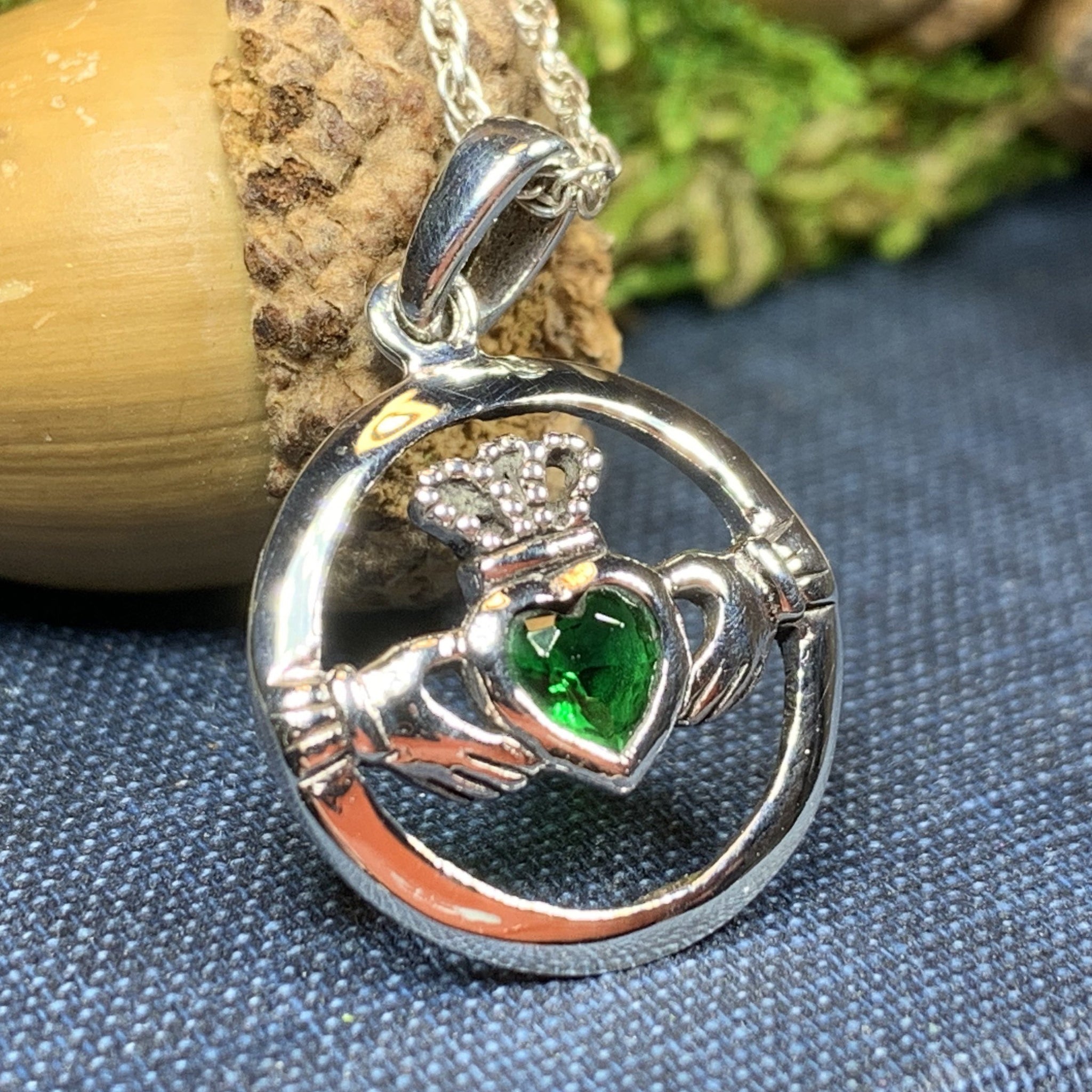 LARGE CLADDAGH PENDANT, green, Ag 925 pendants Silver jewellery We make  history come alive!