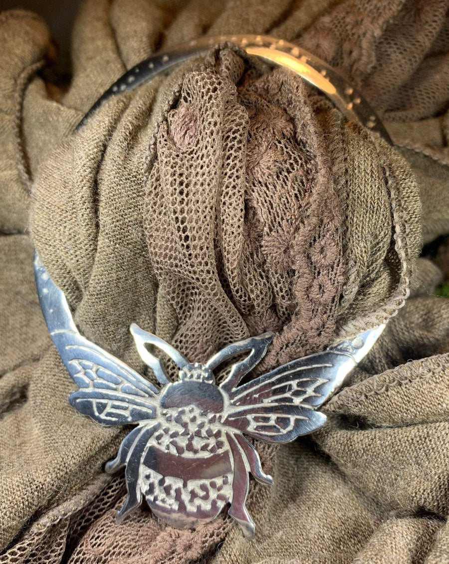 Bee Scarf Ring, Scotland Jewelry, Insect Jewelry, Nature Jewelry, Celtic Jewelry, Mom Gift, Wife Gift, Sister Gift, Friendship Gift