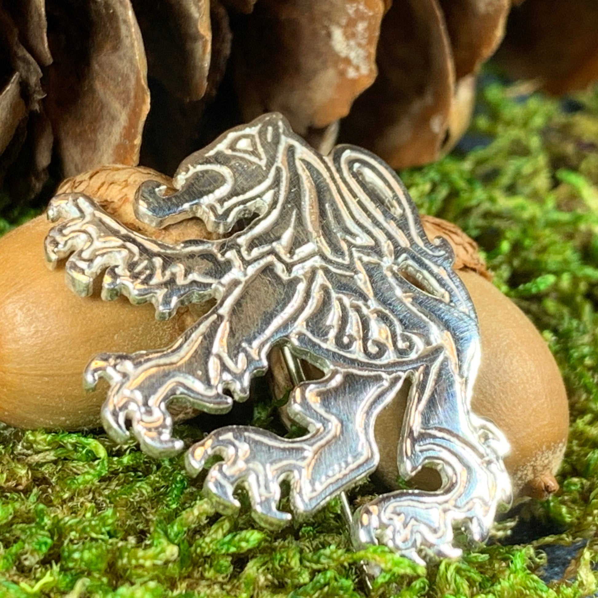 Scotland Lion Brooch, Scotland Jewelry, Scottish Lapel Pin, Wedding Jewelry, Groom Gift, Bagpiper Gift, Silver Outlander Jewelery, Dad Gift