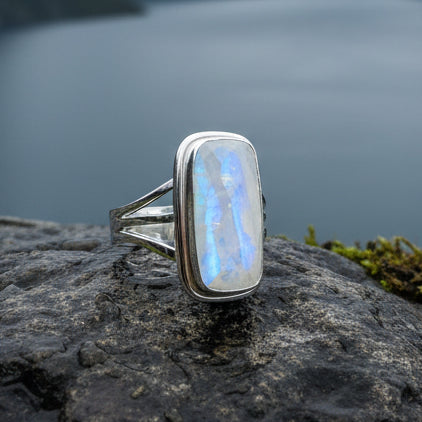 Silvershake 7x5 Mm Oval Rainbow Moonstone Ring - 925 Sterling Silver Triquetra Celtic Knot