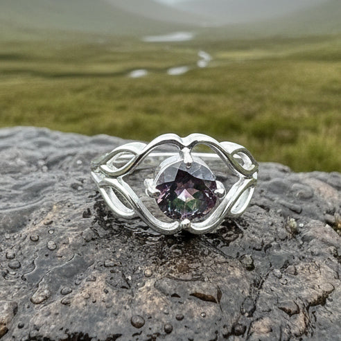 Azora Trinity Knot Ring 03