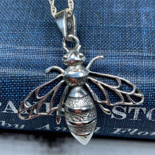 Load image into Gallery viewer, Bethany Bee Necklace 04
