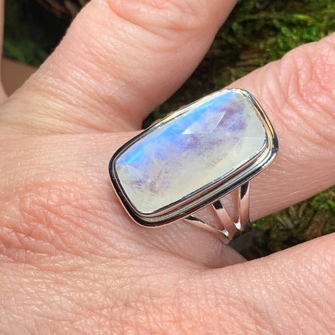 Load image into Gallery viewer, Amitola Celtic Dream Moonstone Ring
