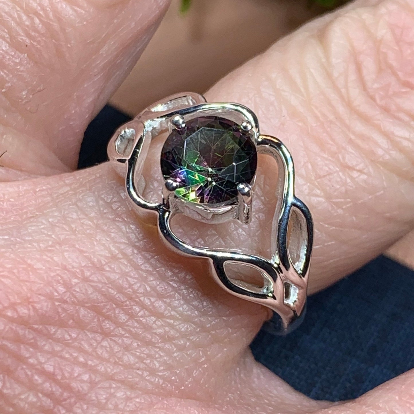Azora Trinity Knot Ring 04