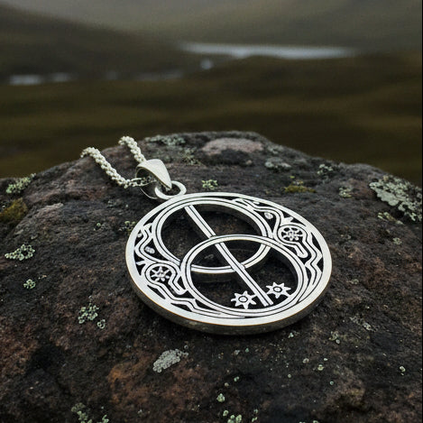 Chalice Well Necklace, Irish Jewelry, Celtic Jewelry, Scotland Jewelry, Anniversary Gift, Ireland Gift, Peace Jewelry, Spiritual Gift