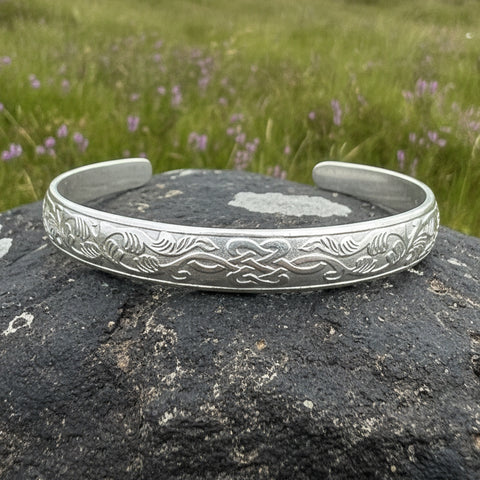 Load image into Gallery viewer, Celtic Knot Bracelet, Celtic Jewelry, Irish Bangle Bracelet, Scotland Jewelry, Ireland Jewelry, Celtic Cuff, Wife Gift, Girlfriend Gift
