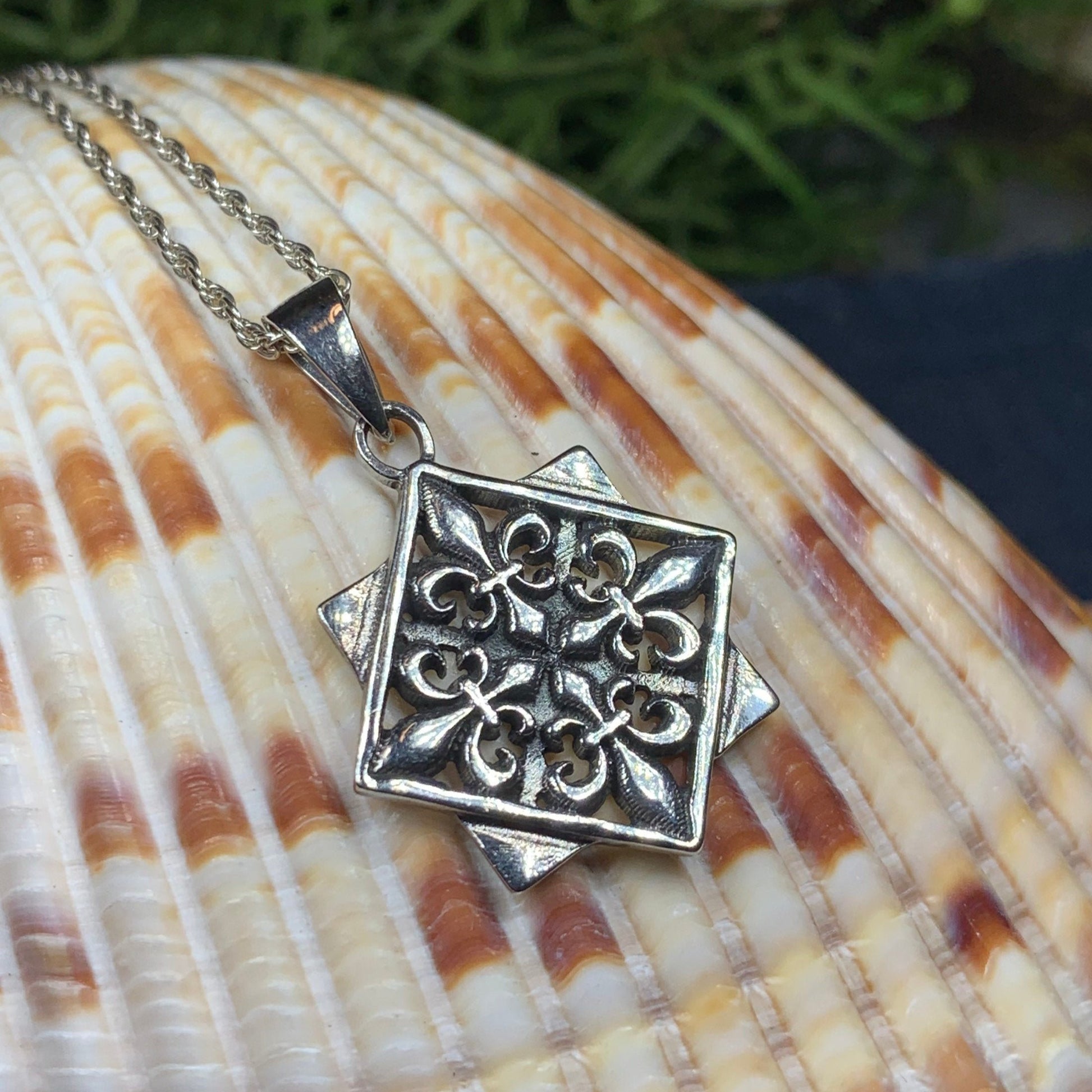 Elegant Fluer De Lis Necklace in sterling silver