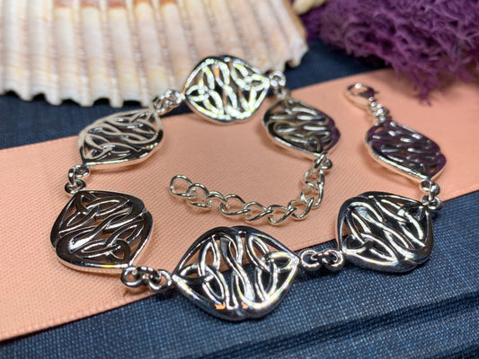 Celtic Heart Bracelet, Celtic Jewelry, Irish Jewelry, Scotland Bracelet, Love Knot Jewelry, Trinity Knot Jewelry, Celtic Knot Bracelet