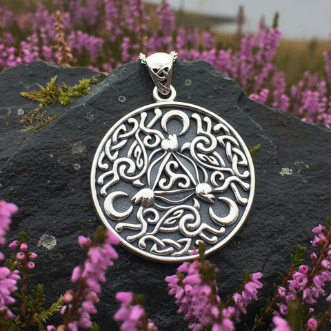Load image into Gallery viewer, Rabbit Necklace, Triple Hare Pendant, Animal Jewelry, Nature Necklace, Celtic Jewelry, Hare Jewelry, Wiccan Jewelry, Goddess Jewelry
