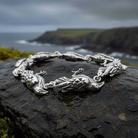 Load image into Gallery viewer, Raven Bracelet, Wiccan Jewelry, Crow Jewelry, Black Bird Jewelry, Bird Jewelry, Pagan Jewelry, Nature Lover, Poe Jewelry, Gothic Jewerly
