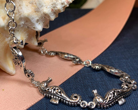 Load image into Gallery viewer, Seahorse Bracelet, Celtic Jewelry, Irish Jewelry, Celtic Knot Bracelet, Ocean Lover Jewelry, Girlfriend Gift, Wife Gift, Ireland Jewelry
