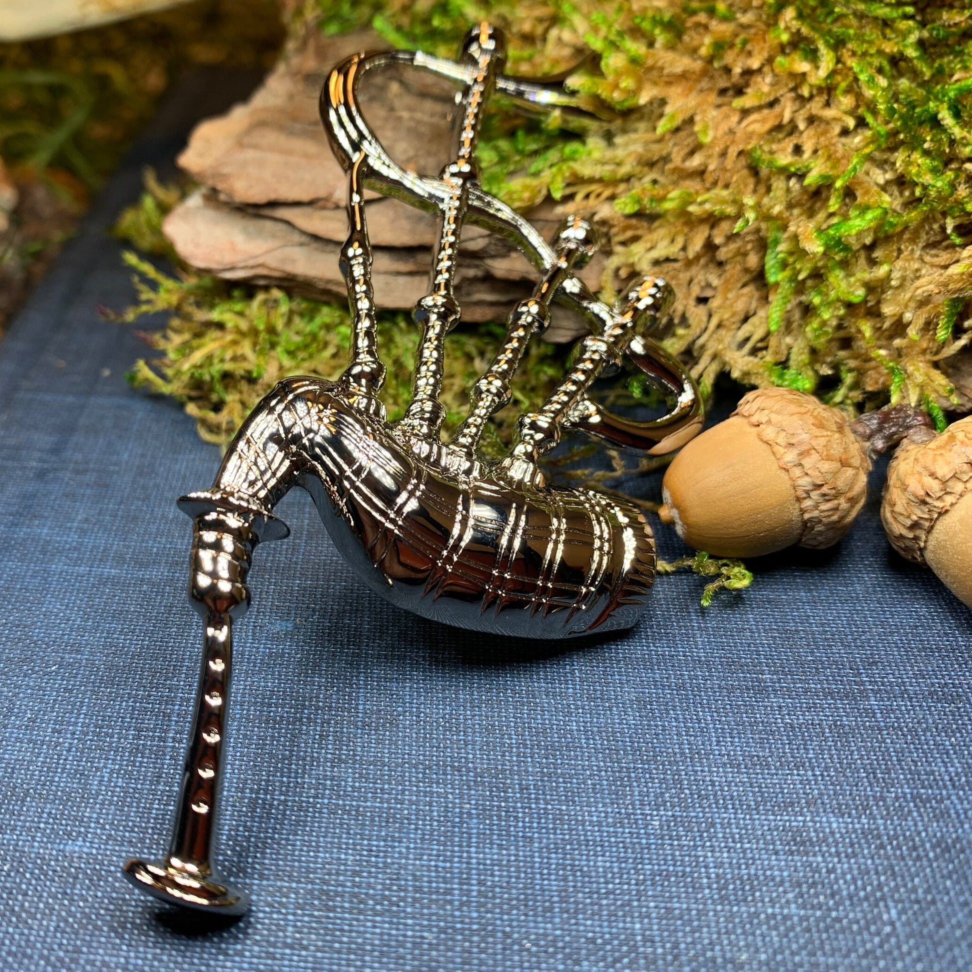 Alba Bagpipes Brooch — view 7