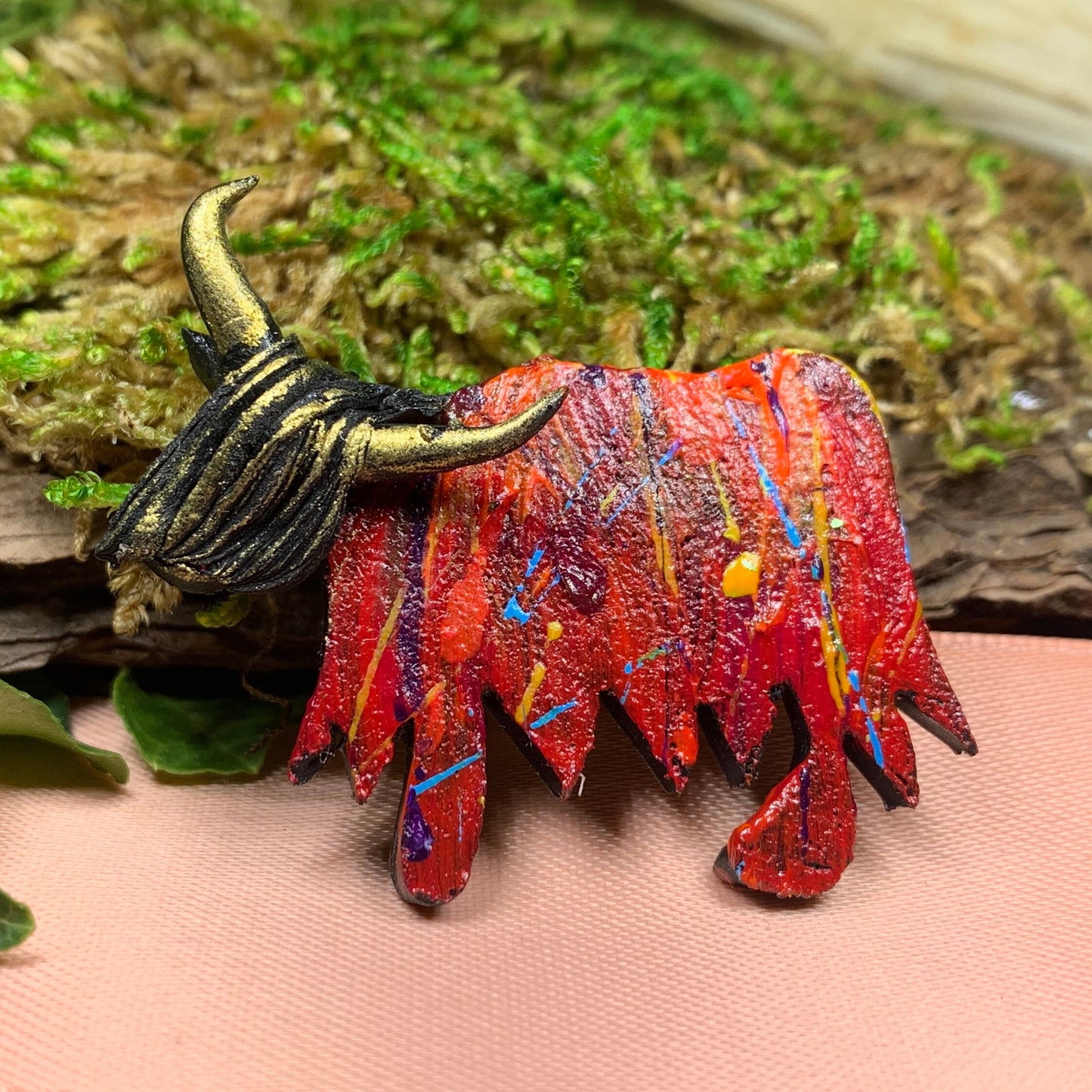 Highland Cow Brooch, Scottish Cow, Heather Jewelry, Scotland Pin, Cute Animal, Celtic Pin, Gift for Her, Mom Gift, Celtic Jewelry