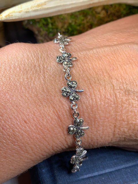 Load image into Gallery viewer, Shamrock Irish Bracelet, Clover Bracelet, Irish Jewelry, Silver Celtic Jewelry, Anniversary, Ireland Gift, Nature Jewelry, Clover Bracelet
