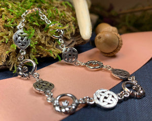 Claddagh Celtic Knot Bracelet, Love Knot Jewelry, Celtic Jewelry, Irish Jewelry, Silver Ireland Gift, Wife Gift, Girlfriend Gift, Mom Gift