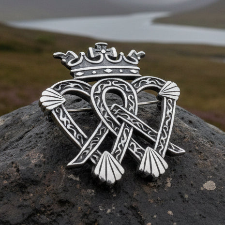 Luckenbooth Brooch, Scotland Brooch, Outlander Jewelry, Scottish Gift, Mom Gift, Wife Gift, Girlfriend Gift, Anniversary Gift, Bride Pin