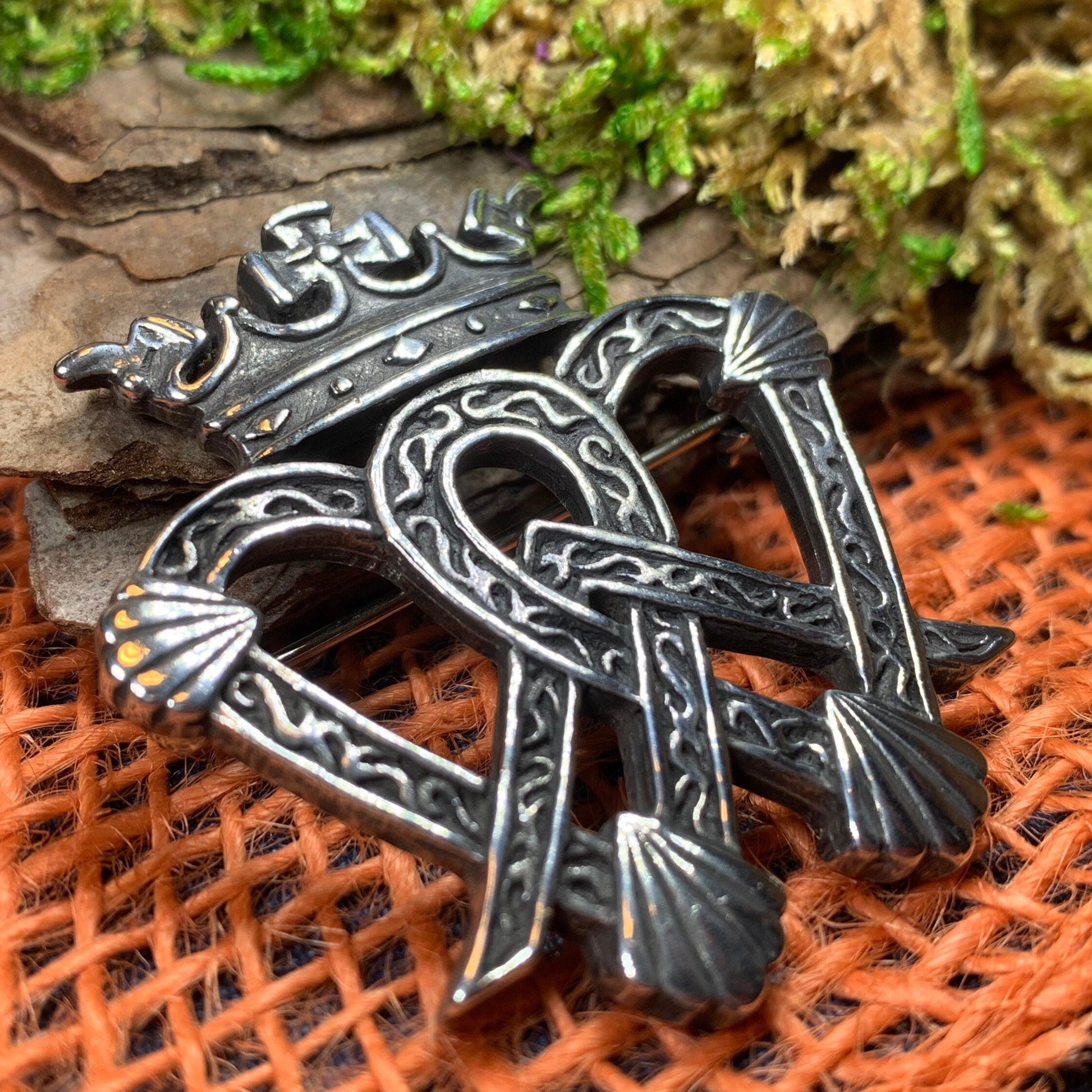 Luckenbooth Brooch, Scotland Brooch, Outlander Jewelry, Scottish Gift, Mom Gift, Wife Gift, Girlfriend Gift, Anniversary Gift, Bride Pin