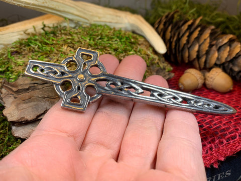 Load image into Gallery viewer, Celtic Cross Kilt Pin, Celtic Jewelry, Scotland Jewelry, Ireland Gift, Celtic Knot Brooch, Bagpiper Gift, Scottish Gift, Irish Dad Gift
