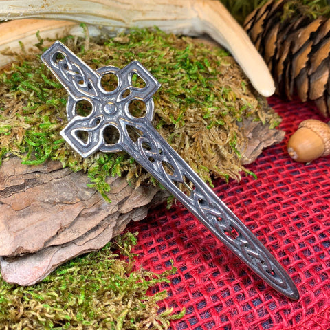 Load image into Gallery viewer, Celtic Cross Kilt Pin, Celtic Jewelry, Scotland Jewelry, Ireland Gift, Celtic Knot Brooch, Bagpiper Gift, Scottish Gift, Irish Dad Gift
