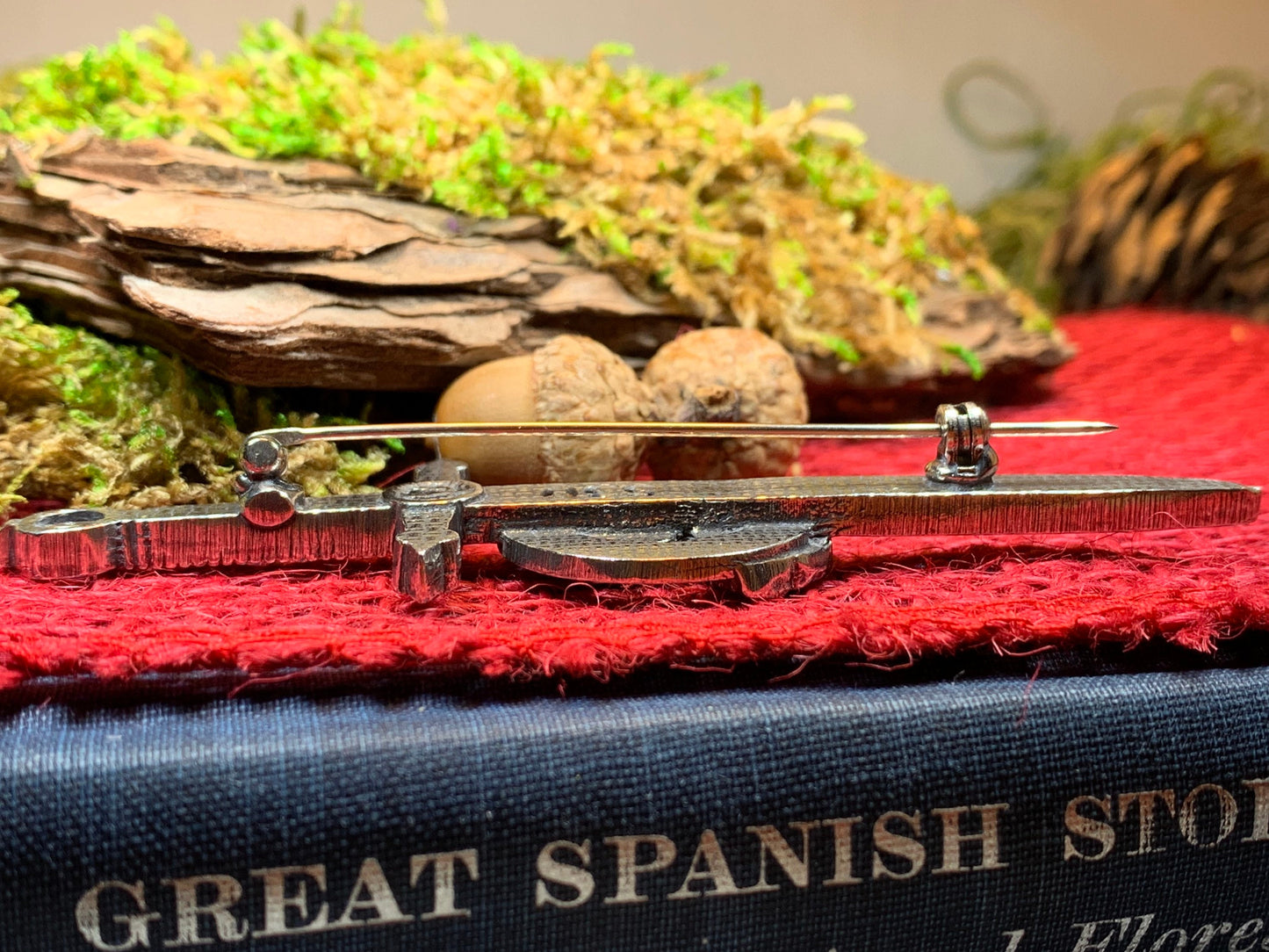 Irish Shamrock & Claddagh Kilt Pin — view 6
